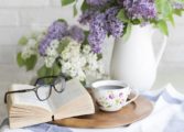 vita blommor