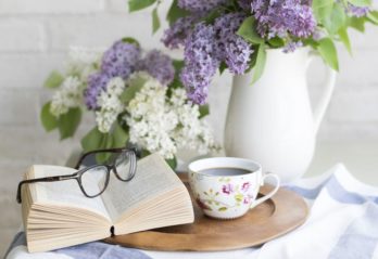 vita blommor